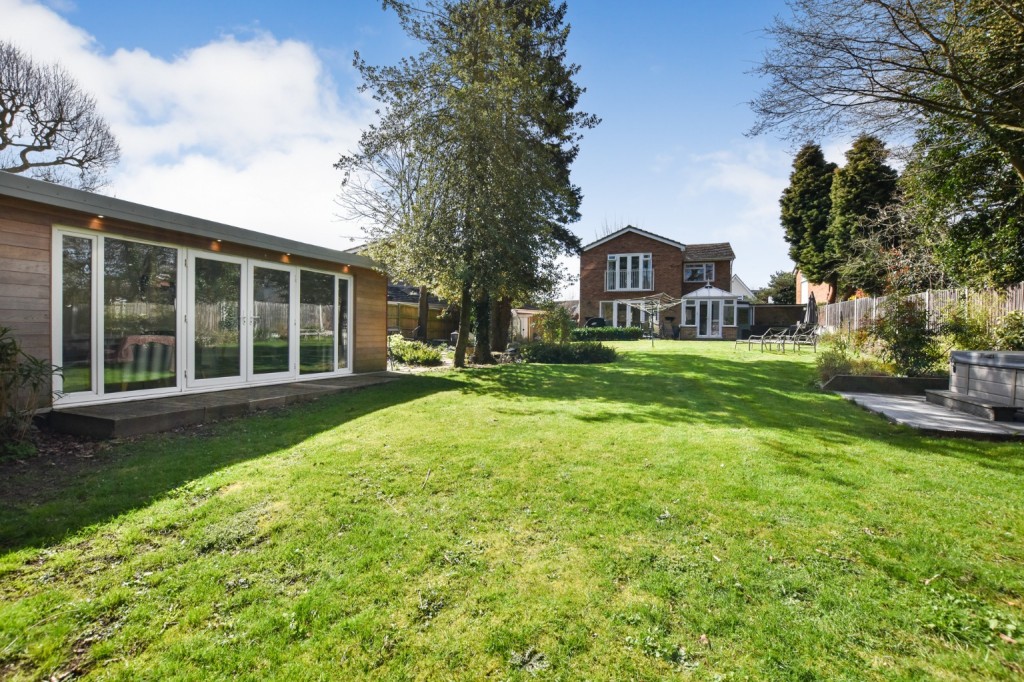 Images for Willow Crescent, Hatfield Peverel EAID:ISSL BID:401