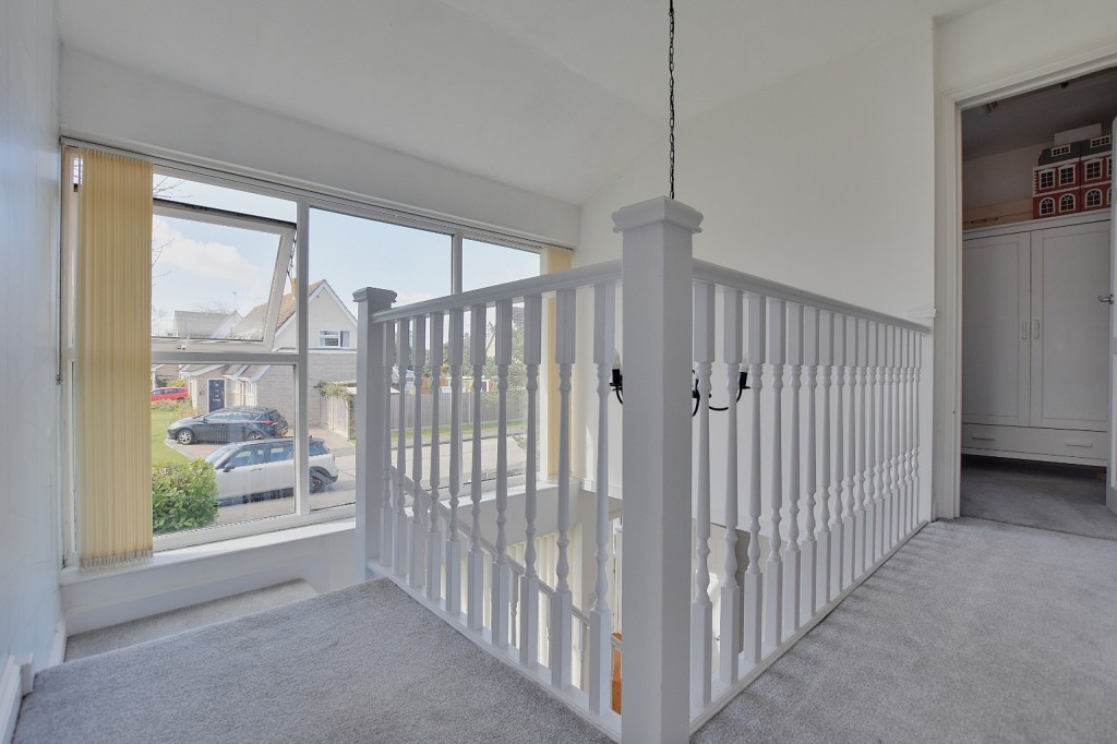 Images for Willow Crescent, Hatfield Peverel EAID:ISSL BID:401