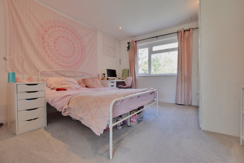 Images for Willow Crescent, Hatfield Peverel EAID:ISSL BID:401