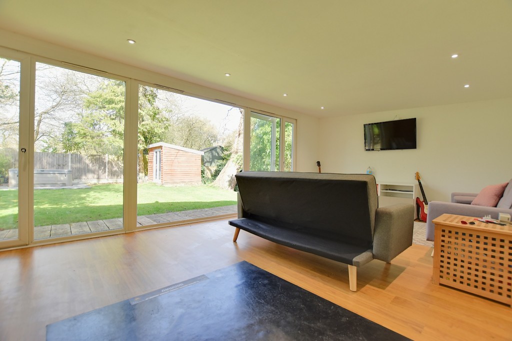 Images for Willow Crescent, Hatfield Peverel EAID:ISSL BID:401