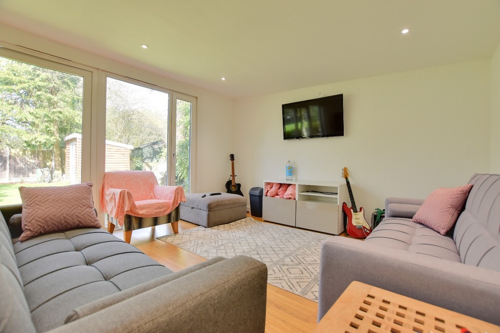 Images for Willow Crescent, Hatfield Peverel EAID:ISSL BID:401