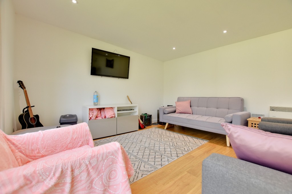 Images for Willow Crescent, Hatfield Peverel EAID:ISSL BID:401
