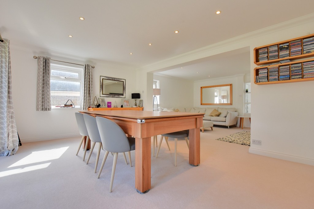 Images for Willow Crescent, Hatfield Peverel EAID:ISSL BID:401