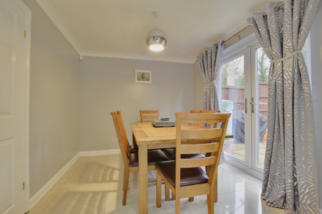 Images for Gill Close, Heybridge EAID:ISSL BID:401