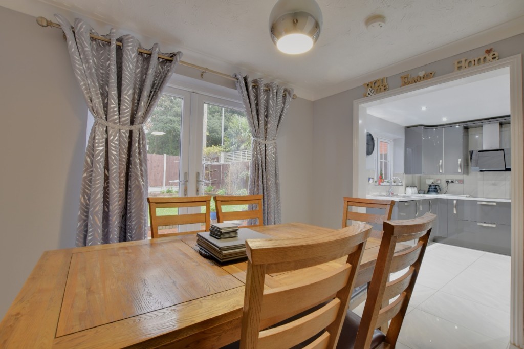 Images for Gill Close, Heybridge EAID:ISSL BID:401