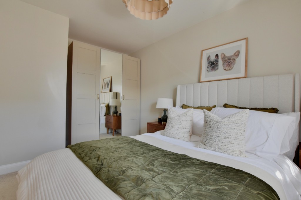 Images for Hare Grove, Southminster EAID:ISSL BID:401