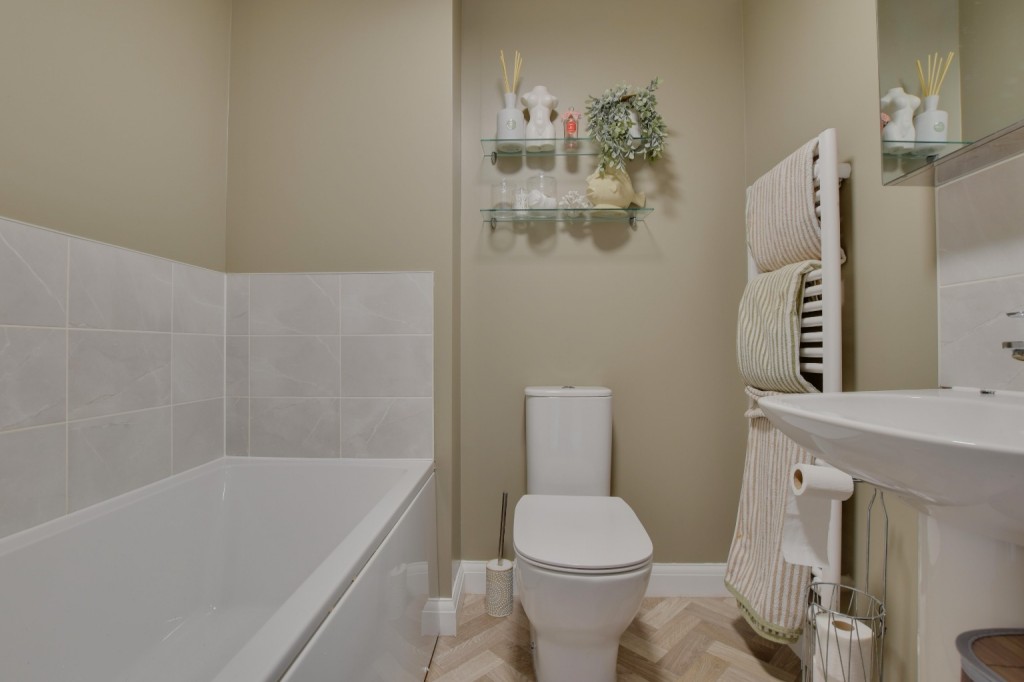 Images for Hare Grove, Southminster EAID:ISSL BID:401